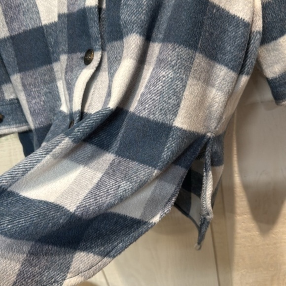 Maurices blue plaid brushed flannel heavy button up shacket women’s size X Large - Picture 5 of 6